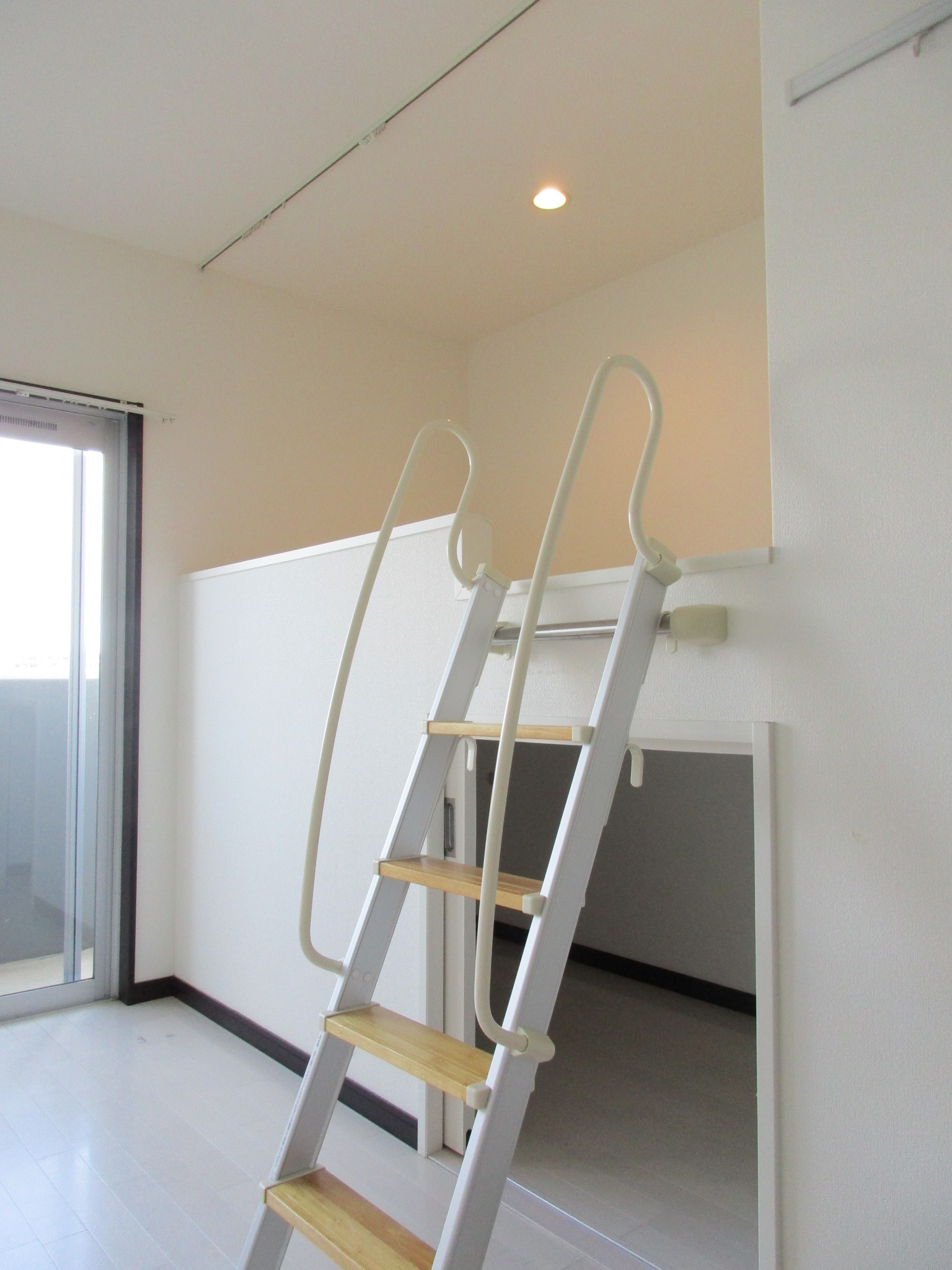 その他部屋・スペース　上部は寝室に下部は収納に