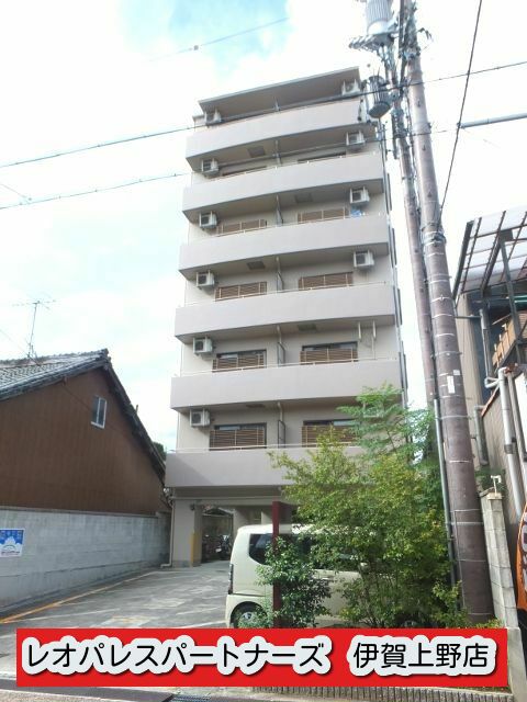 伊賀市上野小玉町のマンションの建物外観