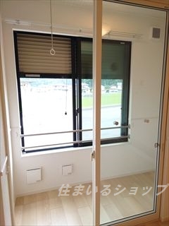 【安芸高田市吉田町吉田のアパートのバルコニー】