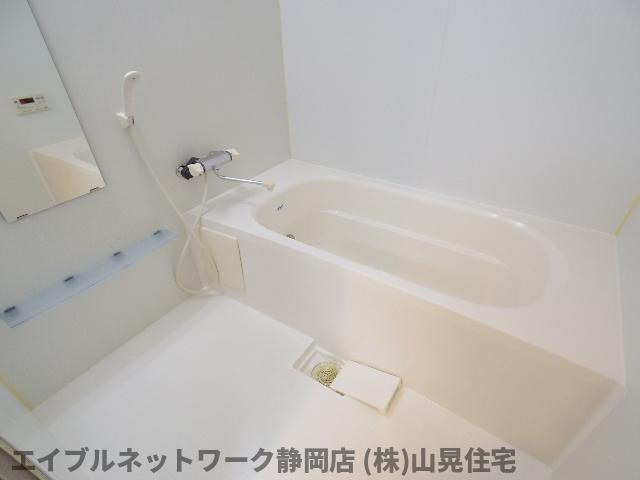 バス・シャワールーム　ゆったり過ごせるお風呂です