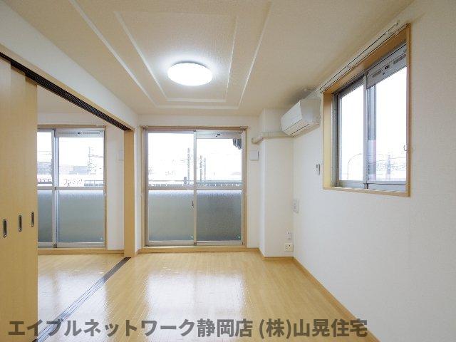 居室・リビング　居間です