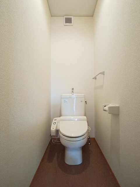 【松山市南梅本町のアパートのトイレ】