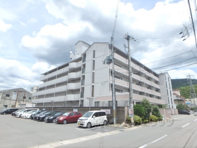 京都市山科区大宅神納町のマンションの建物外観