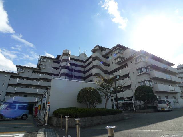 【ファミールハイツ加古川壱番館の建物外観】