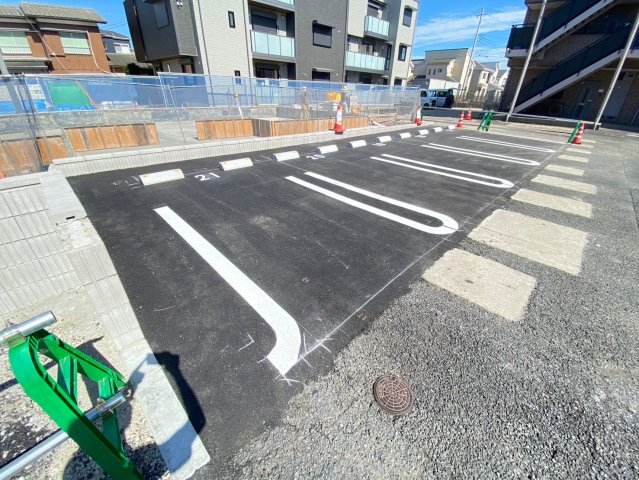 【千葉市中央区松ケ丘町のアパートの駐車場】