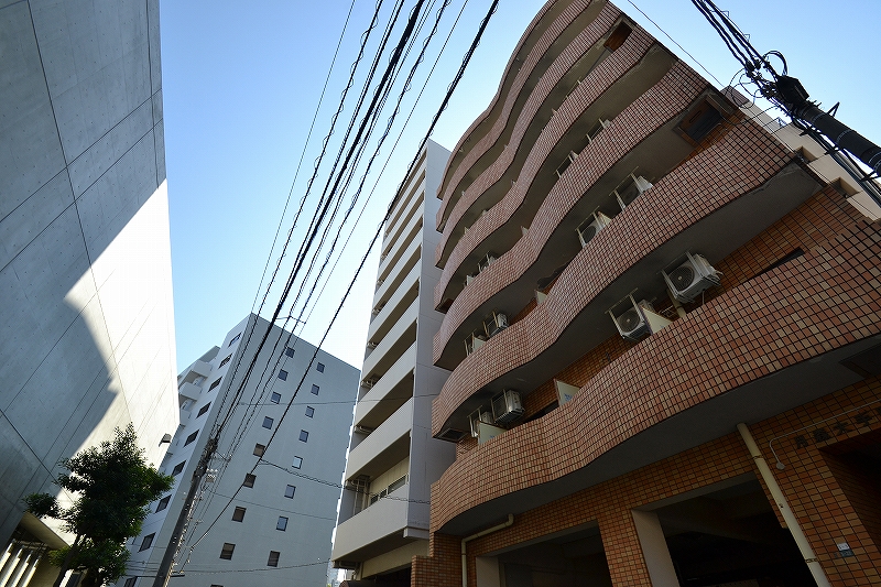 広島市中区大手町のマンションの建物外観