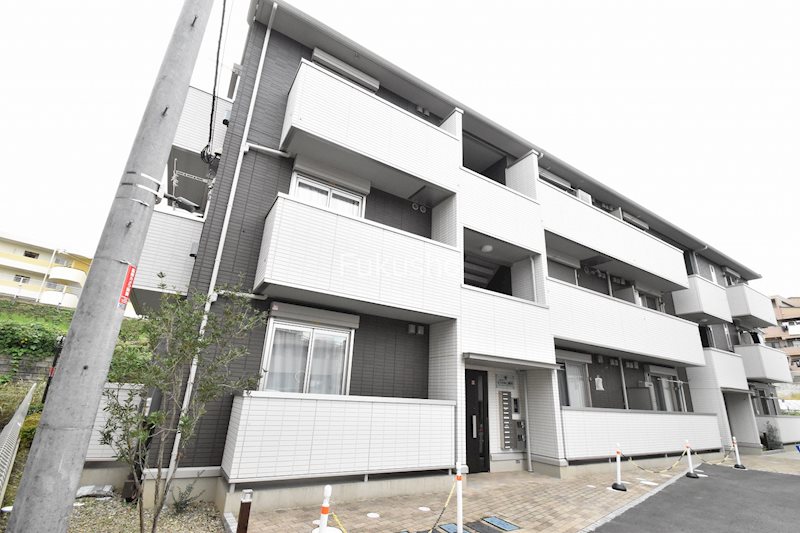 横浜市旭区中尾のアパートの建物外観