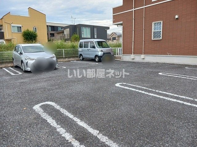 【越谷市大字大道のアパートの駐車場】