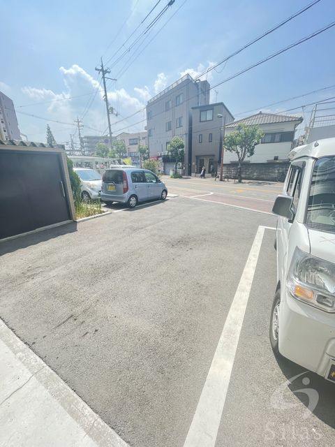 【堺市堺区鉄砲町のマンションの駐車場】