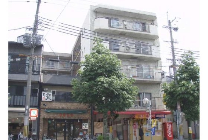 京都市下京区西七条南月読町のマンションの建物外観