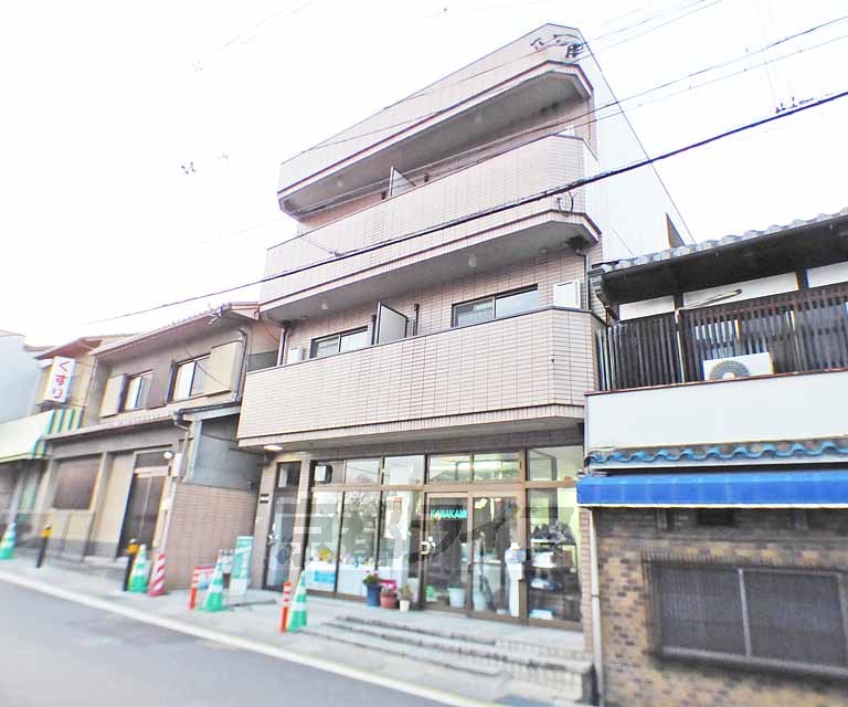 京都市北区上賀茂御薗口町のマンションの建物外観