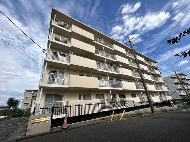 横浜市都筑区荏田東のマンションの建物外観