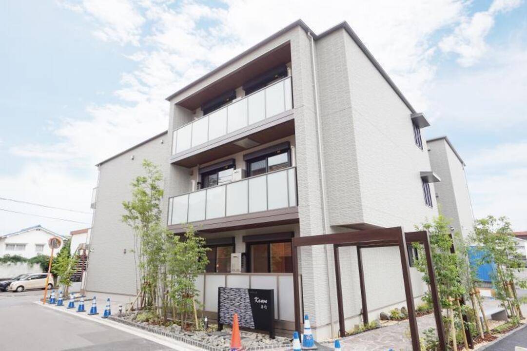 【松山市岩崎町のマンションの建物外観】