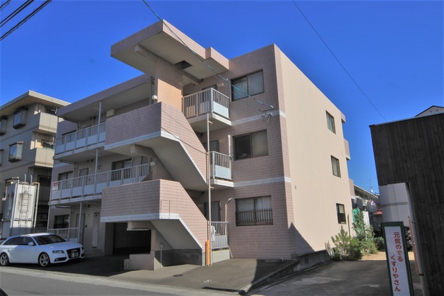 松山市鷹子町のマンションの建物外観