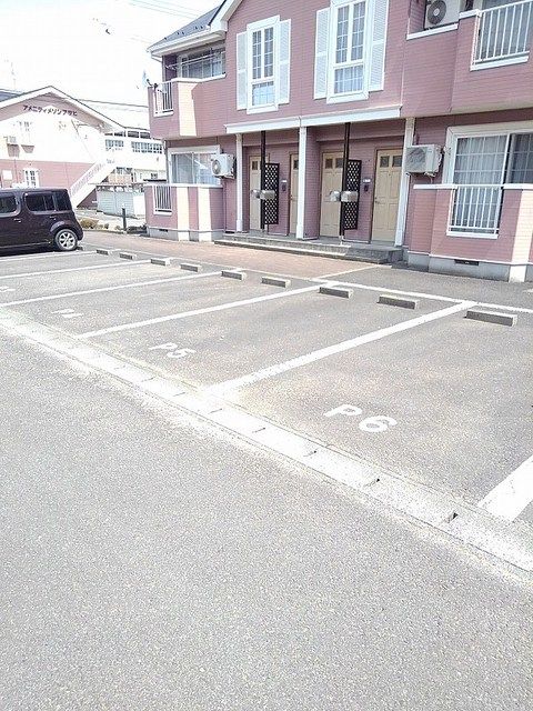 【白石市旭町のアパートの駐車場】