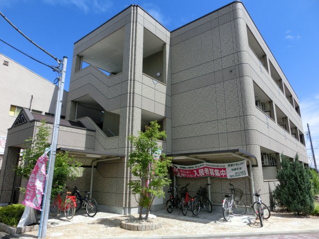 【平塚市馬入本町のマンションの建物外観】