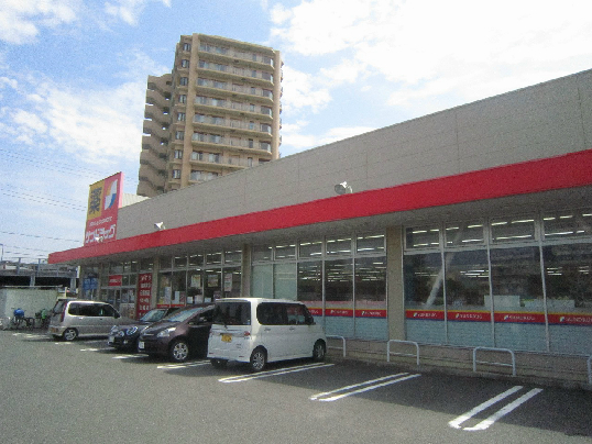 【平塚市馬入本町のマンションのドラックストア】