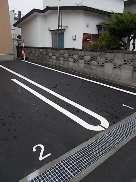 【ラモン　コートの駐車場】