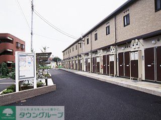 エントランス　屋根付き駐輪場あり