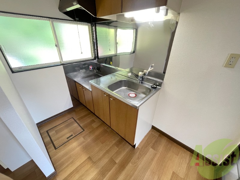 キッチン　キッチンにはガスコンロを設置して使用してください。