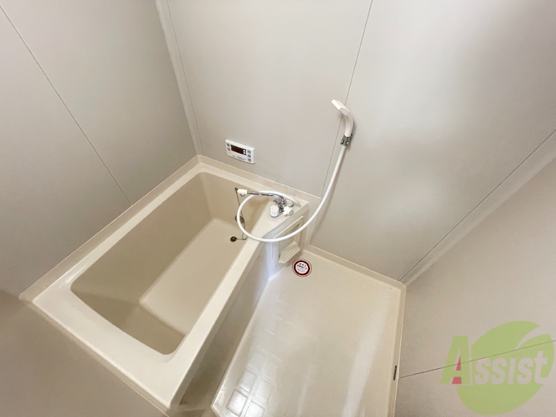 バス・シャワールーム　落ち着いたデザインの浴室。ゆったりできそうです。