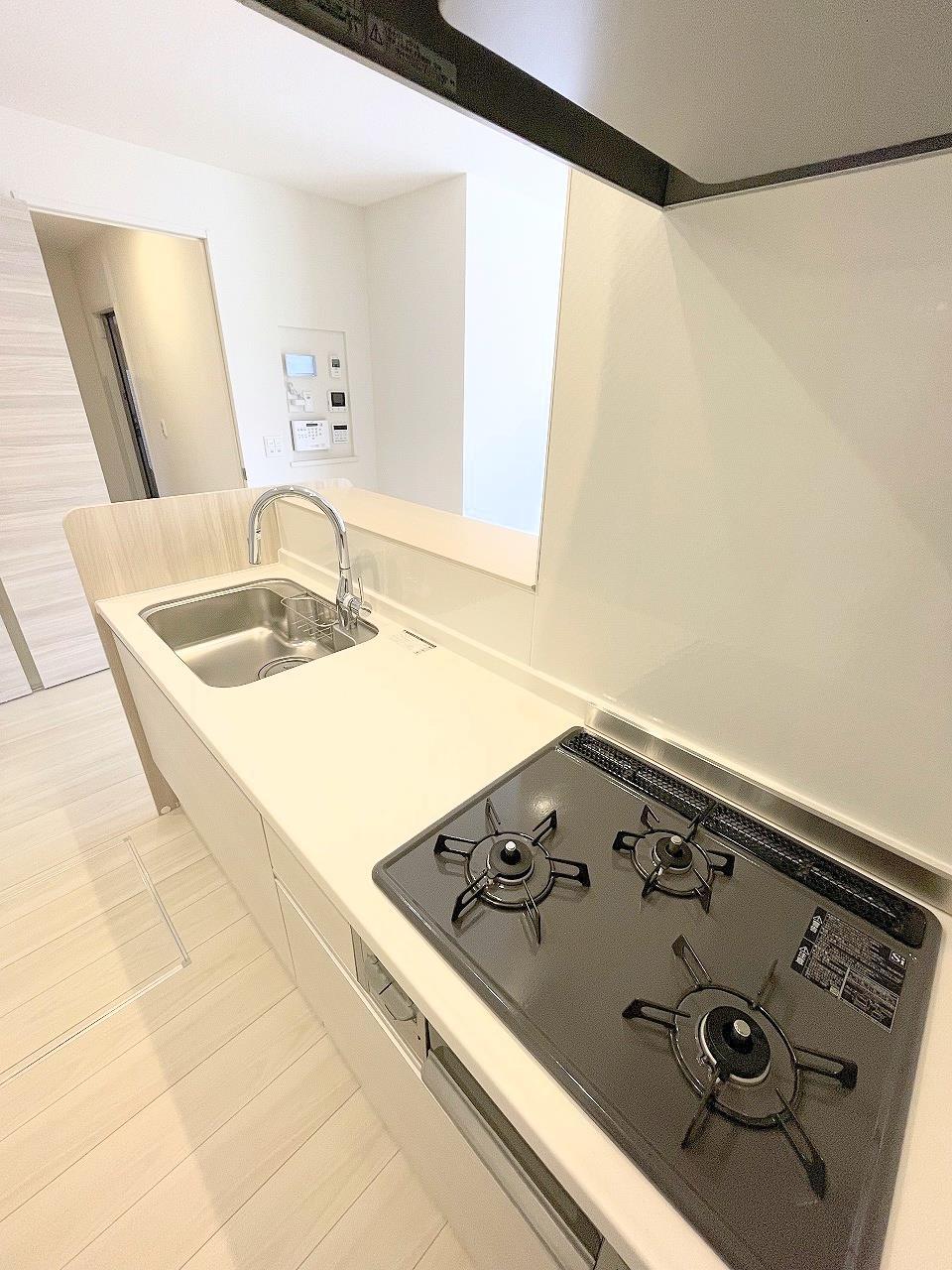 キッチン　グリル付き3口ガスコンロ