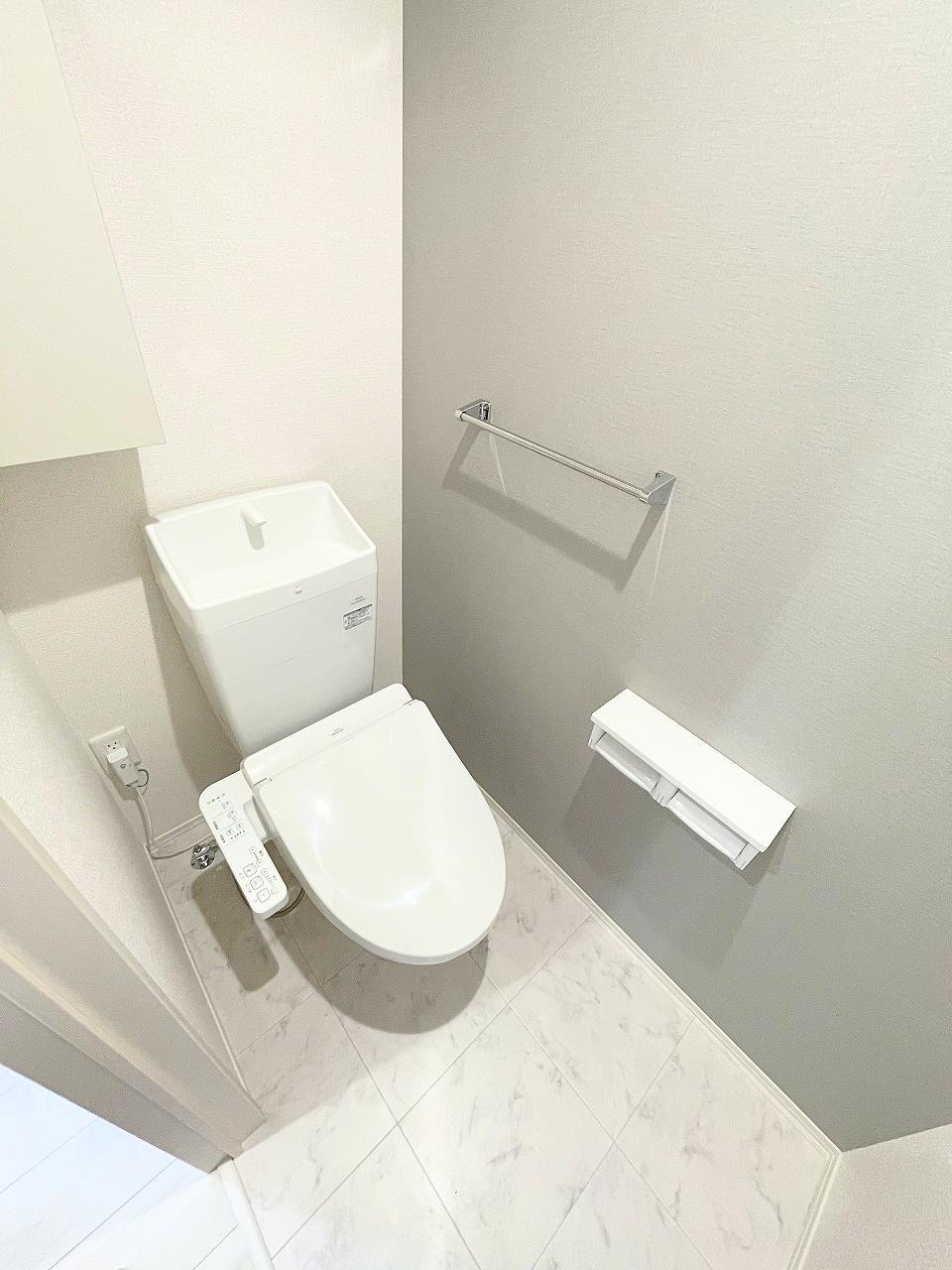 トイレ　温水洗浄暖房便座