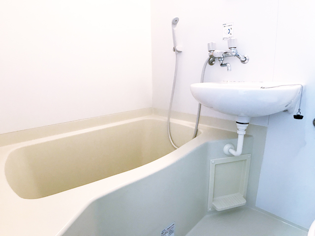 バス・シャワールーム　※補修前の参考画像の為、設備等は現況優先。