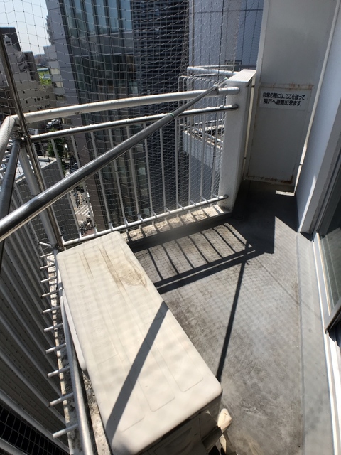 バルコニー　※補修前の参考画像の為、設備等は現況優先。