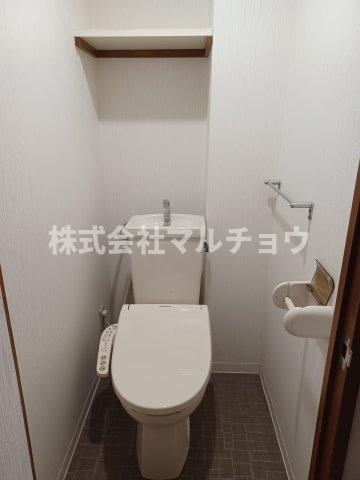 トイレ　落ち着いた色調のトイレです