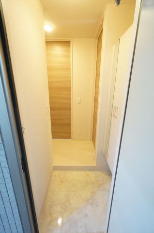 玄関　※同物件・同タイプの写真です。