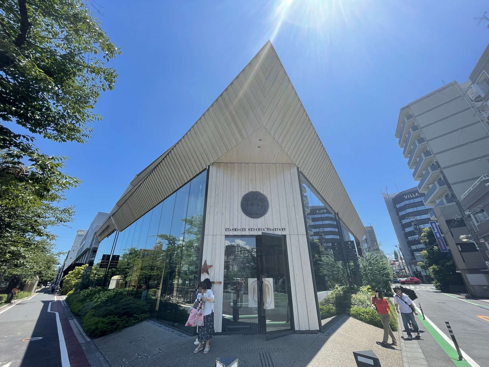 飲食店　STARBUCKS RESERVE(R) ROASTERY（飲食店）まで400m