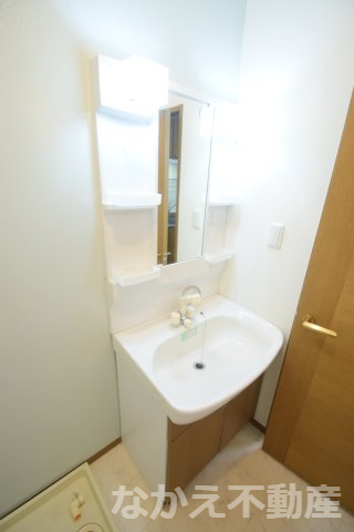 洗面設備　スペースが確保できる洗面所です