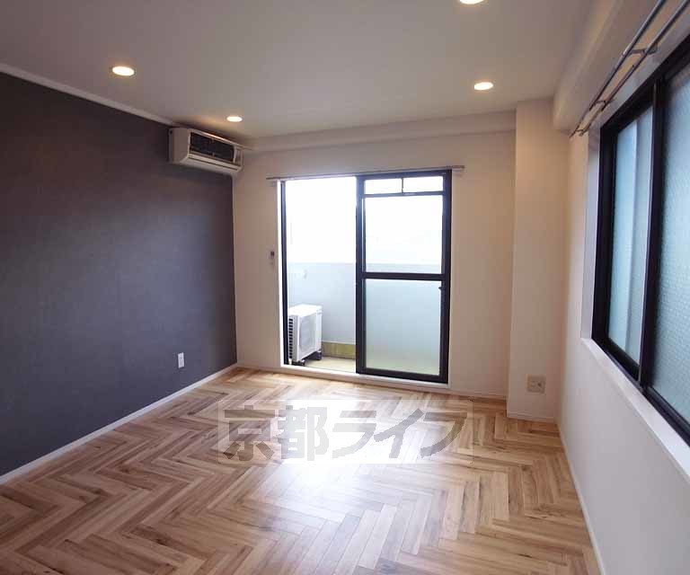 居室・リビング　クロスがおしゃれなお部屋です！