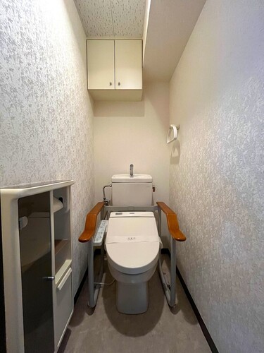 トイレ　温水洗浄便座