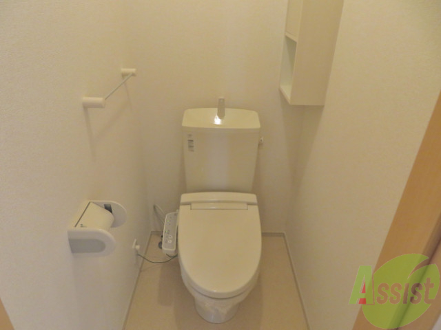 トイレ　トイレに収納は便利ですね。