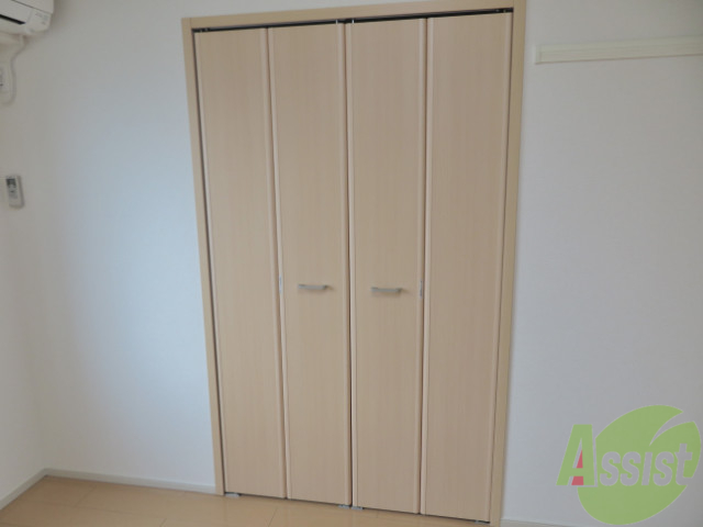 収納　洋室についてる収納には日用品等が収納できますね。