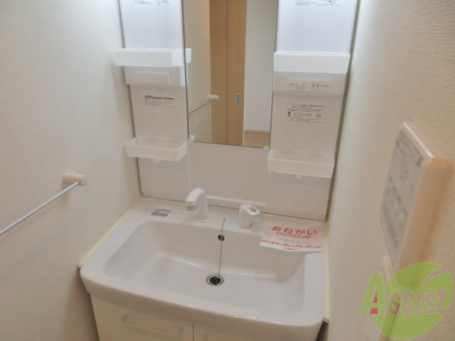 洗面設備　独立洗面台なので、朝の支度もスムーズに。