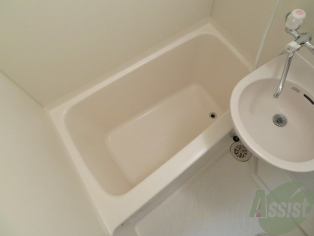 バス・シャワールーム　疲れた時はゆっくり湯船につかってみてはいかがでしょうか。