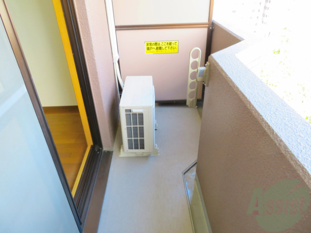 バルコニー　バルコニーは幅があり、広い印象を受けました。