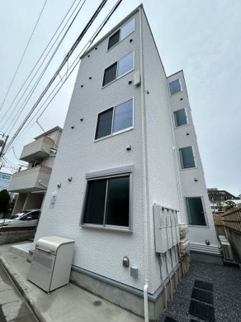 建物外観　４階建ての賃貸マンション