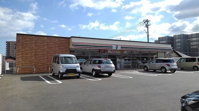 コンビニ　セブンイレブン（コンビニ）まで140m