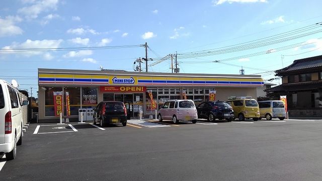 コンビニ　ミニストップ（コンビニ）まで400m