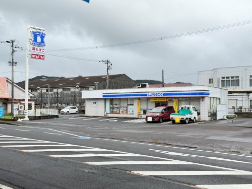 コンビニ　ローソン 串間駅前店（コンビニ）まで332m