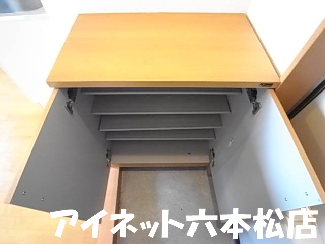 玄関　シューズボックス完備