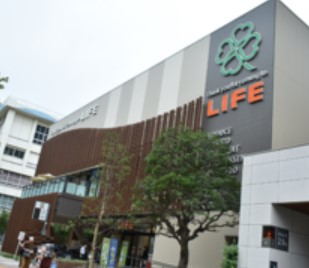 スーパー　ライフ 市谷薬王寺店（スーパー）まで612m