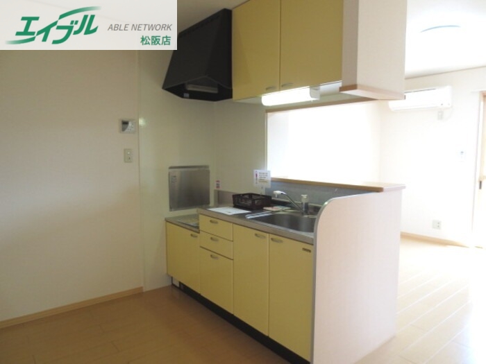 キッチン　同タイプのお部屋です。