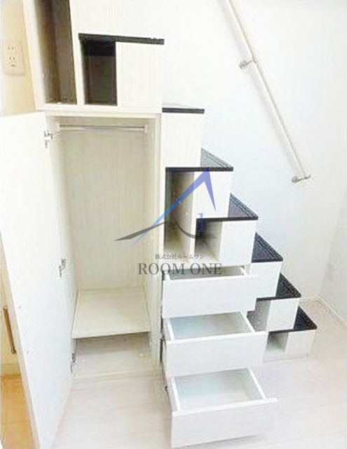 その他　収納階段です。