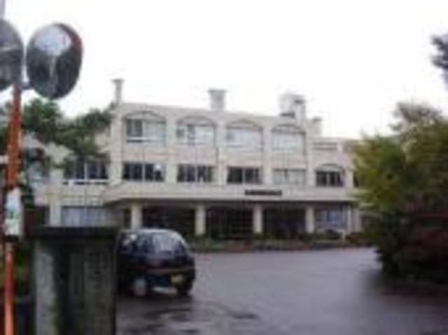 小学校　川崎小学校（小学校）まで869m