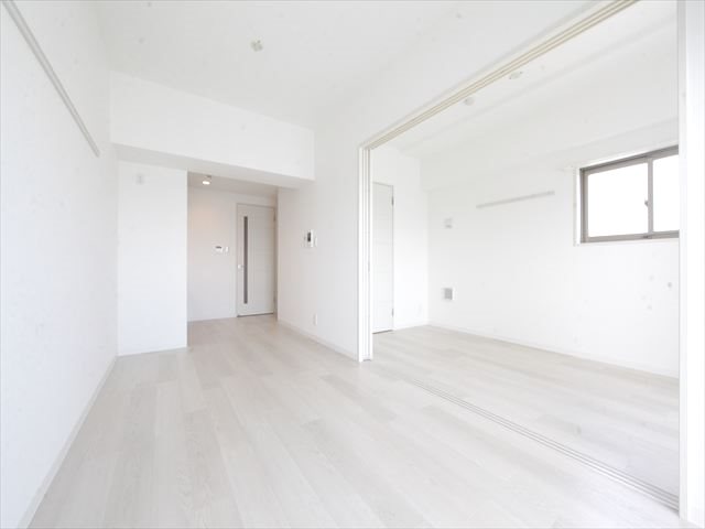 居室・リビング　LDK10.0帖　エアコン付　南向きバルコニー